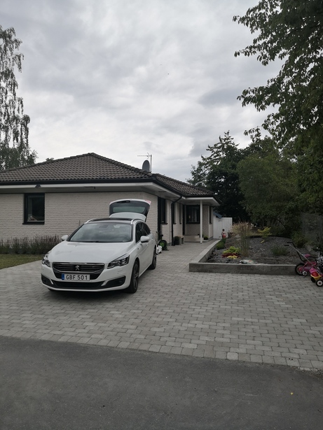 Bild för uppdrag: Målning av 206 kvm takpannor i Nacka