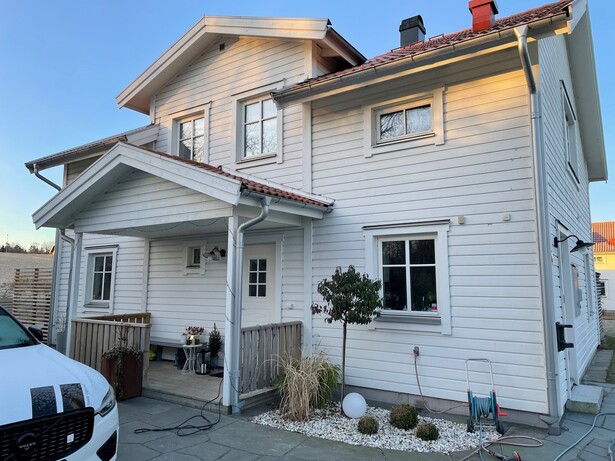 Bild för uppdrag: Målning utav husfasad i Lerum