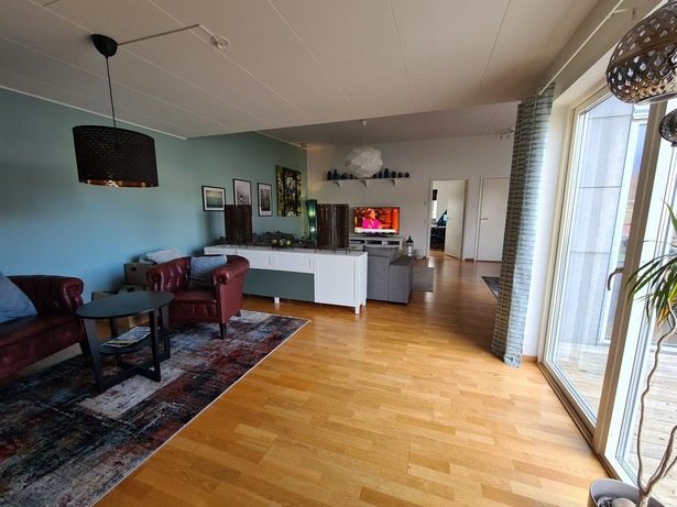 Bild för uppdrag: Slipning, oljning och lackering av ca 117 kvm ekparkettgolv i Landskrona