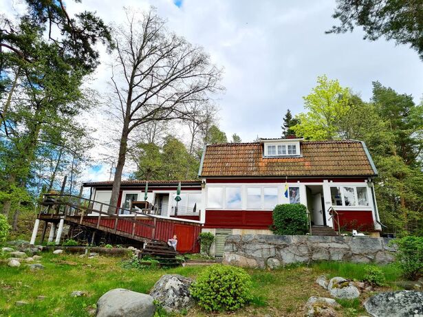 Bild för uppdrag: Laga tegeltak i Österåker