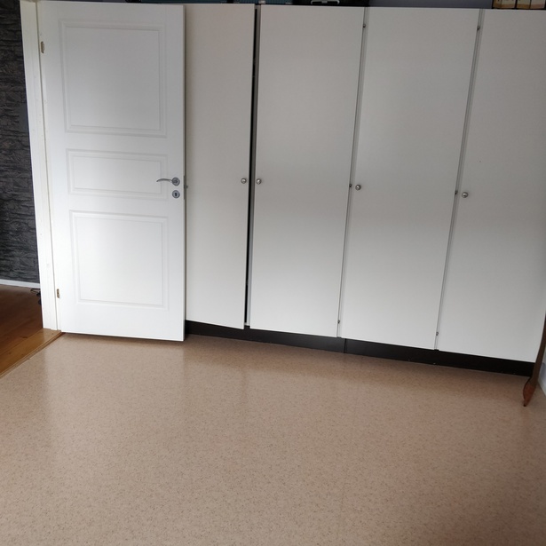 Bild för uppdrag: Lay about 12-13 sqm floor in a bedroom in Tullinge