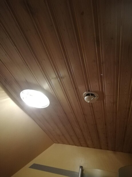 Bild för uppdrag: 6 st downlight i ett badrum samt utelampor i Håbo