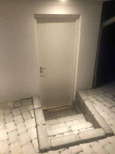 Bild för uppdrag: Sätta upp en ytterdörr till ett garage i Göteborg