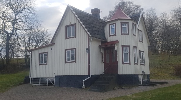Bild för uppdrag: Översyn av eternit tak i Varberg, inom 6 månader