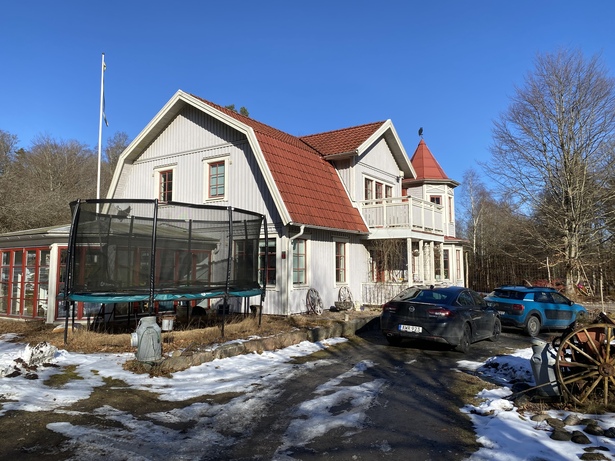 Bild för uppdrag: Tvättning och målning av utomhusfasad i Vårgårda, inom 3 månader