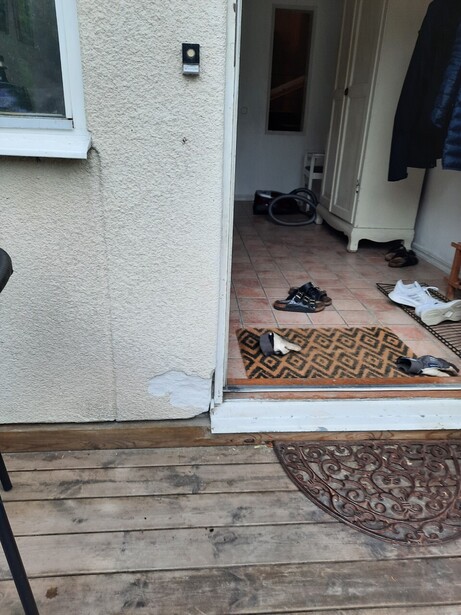 Bild för uppdrag: Laga skada i putsad fasad i Huddinge