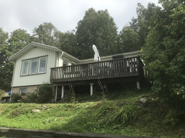 Bygga sängbord, soffbord och tv-bänk i Uddevalla