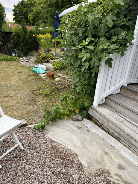 Grävning av 60 kvm i trädgård för trallbygge i Malmö