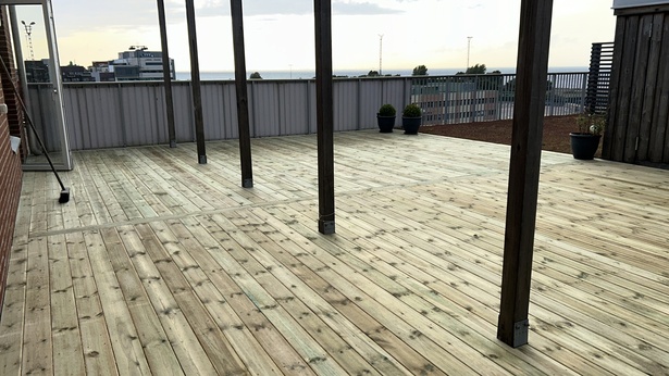 Montering av tre Ikea högskåp med överskåp samt en akustikpanel i Malmö